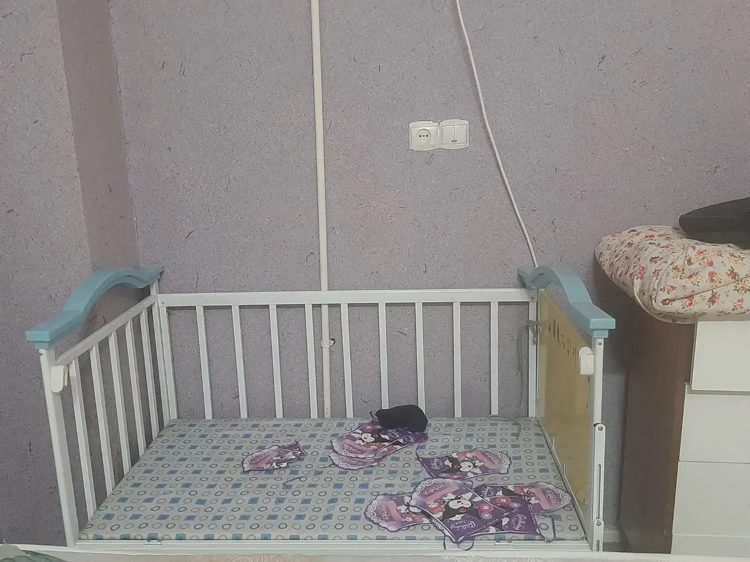 تخت نوزاد|تخت و صندلی بچه|شیروان (خراسان), |دیوار