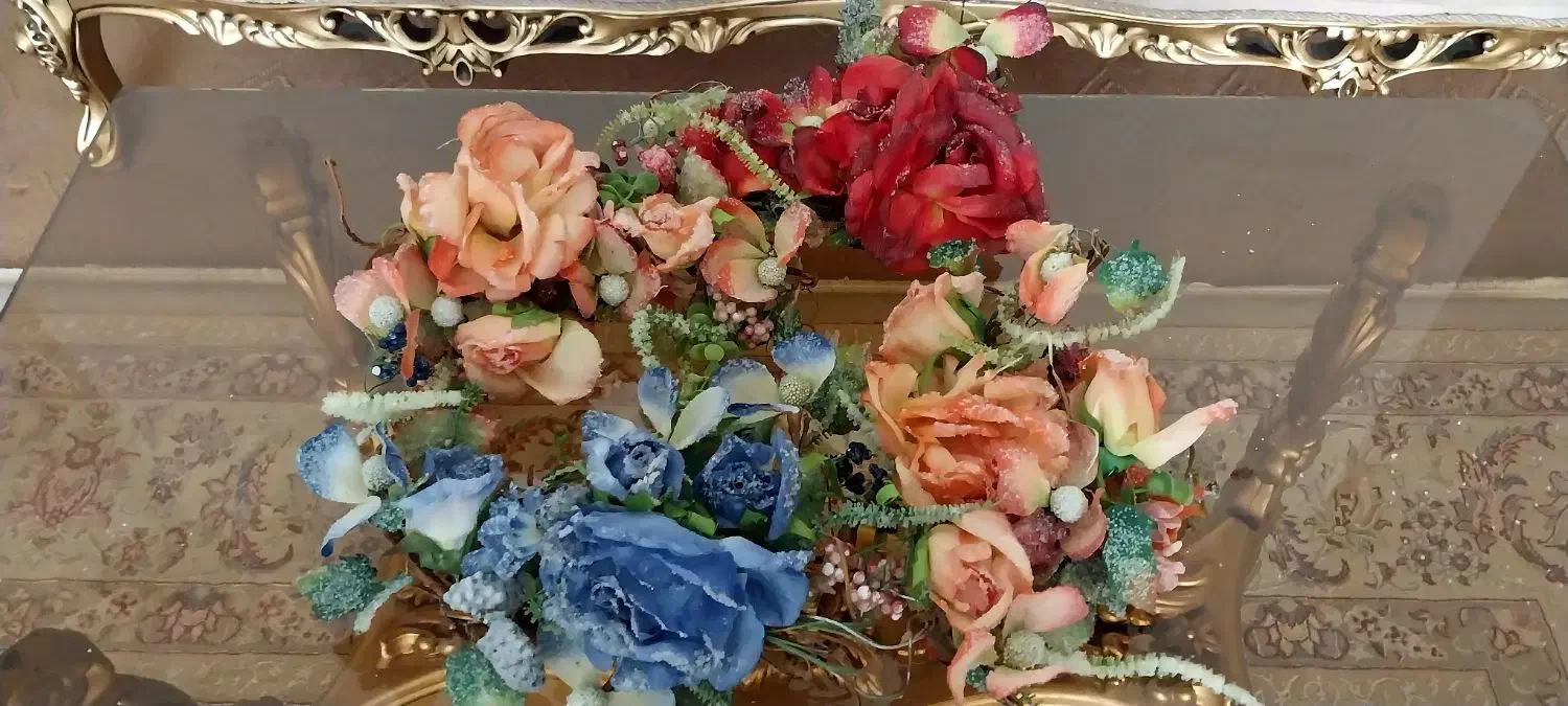 گل مصنوعی میخک و رز و کاج تزیئنیو گل شاخه ای|گل مصنوعی|اصفهان, شفق|دیوار