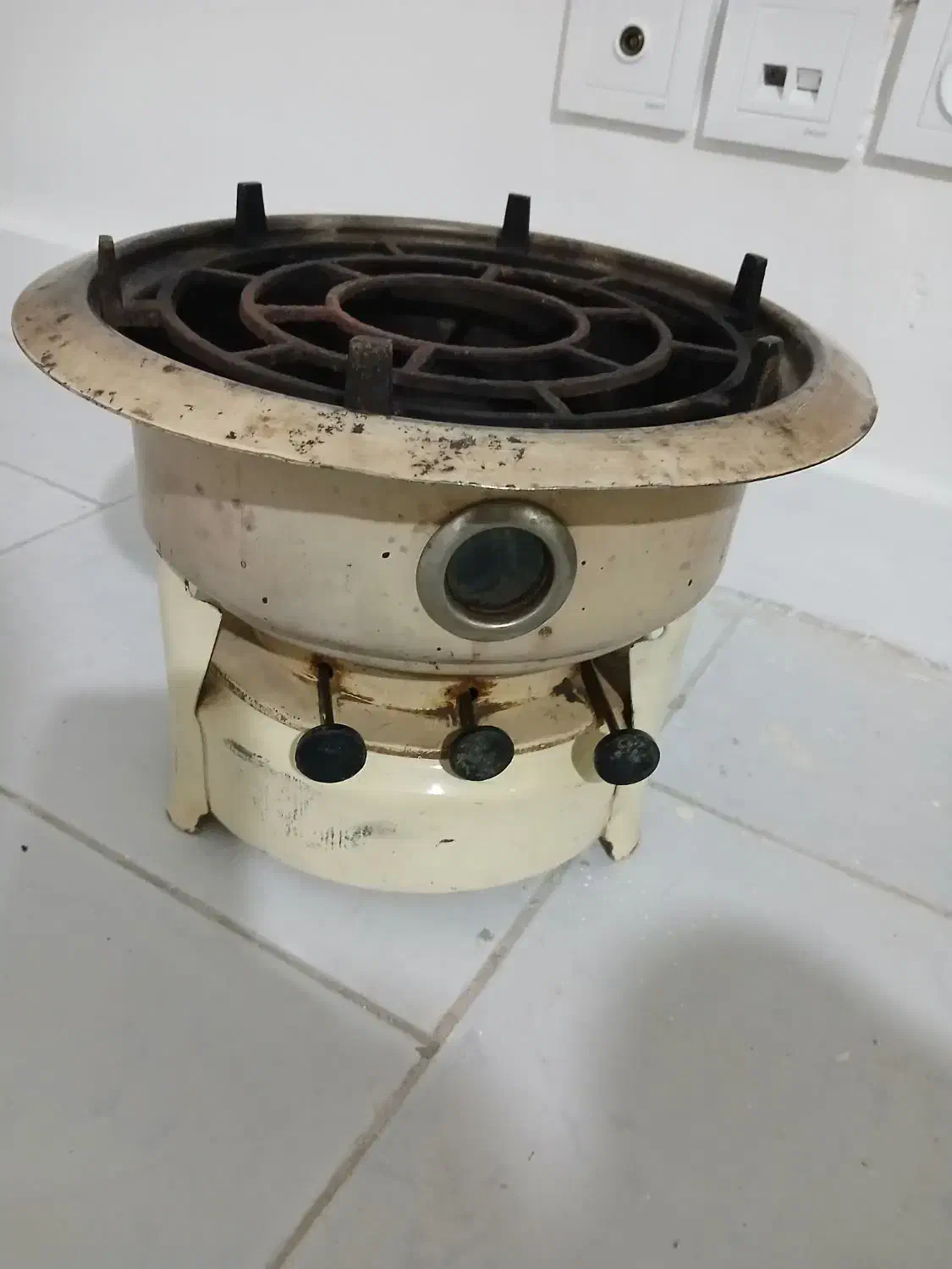 چراغ سه فتیله قدیمی|کلکسیون اشیاء عتیقه|دماوند, مسکن مهر گیلاوند|دیوار