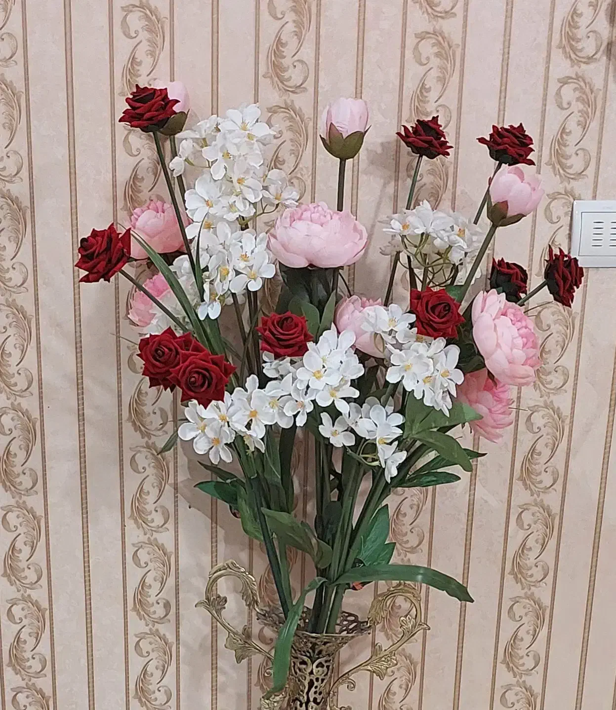 گل مصنوعی|گل مصنوعی|ری, شهادت|دیوار