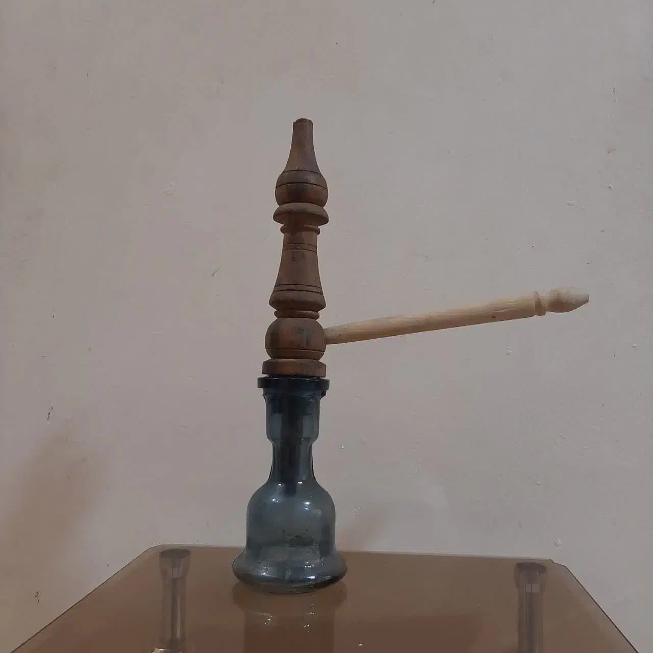 تنه قلیان چوبی و تنگ شیشه ای|کلکسیون اشیاء عتیقه|مشهد, مشکینی (شهرک غرب)|دیوار