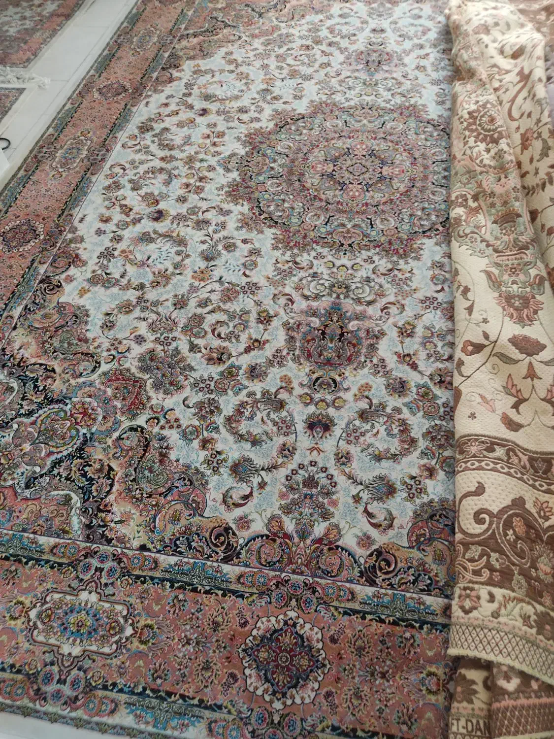 فرش نه متری|فرش|ایلخچی, |دیوار