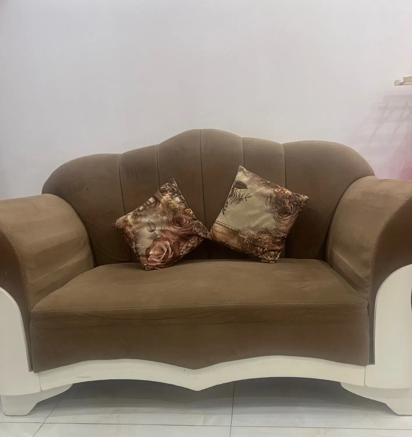 مبل راحتی|مبلمان خانگی و میز عسلی|رشت, معلم|دیوار