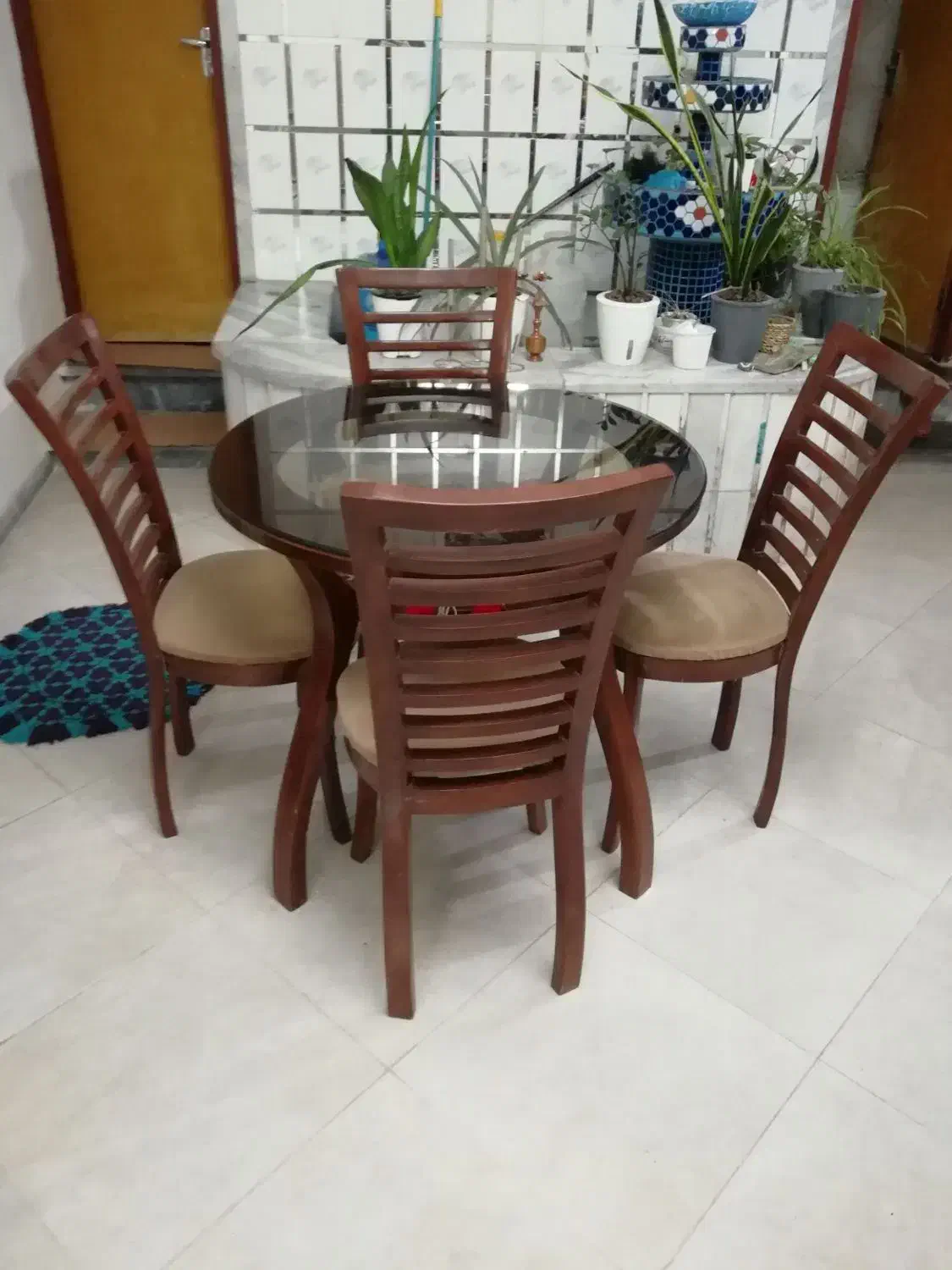 نهارخوری|میز و صندلی غذاخوری|آبیک, |دیوار