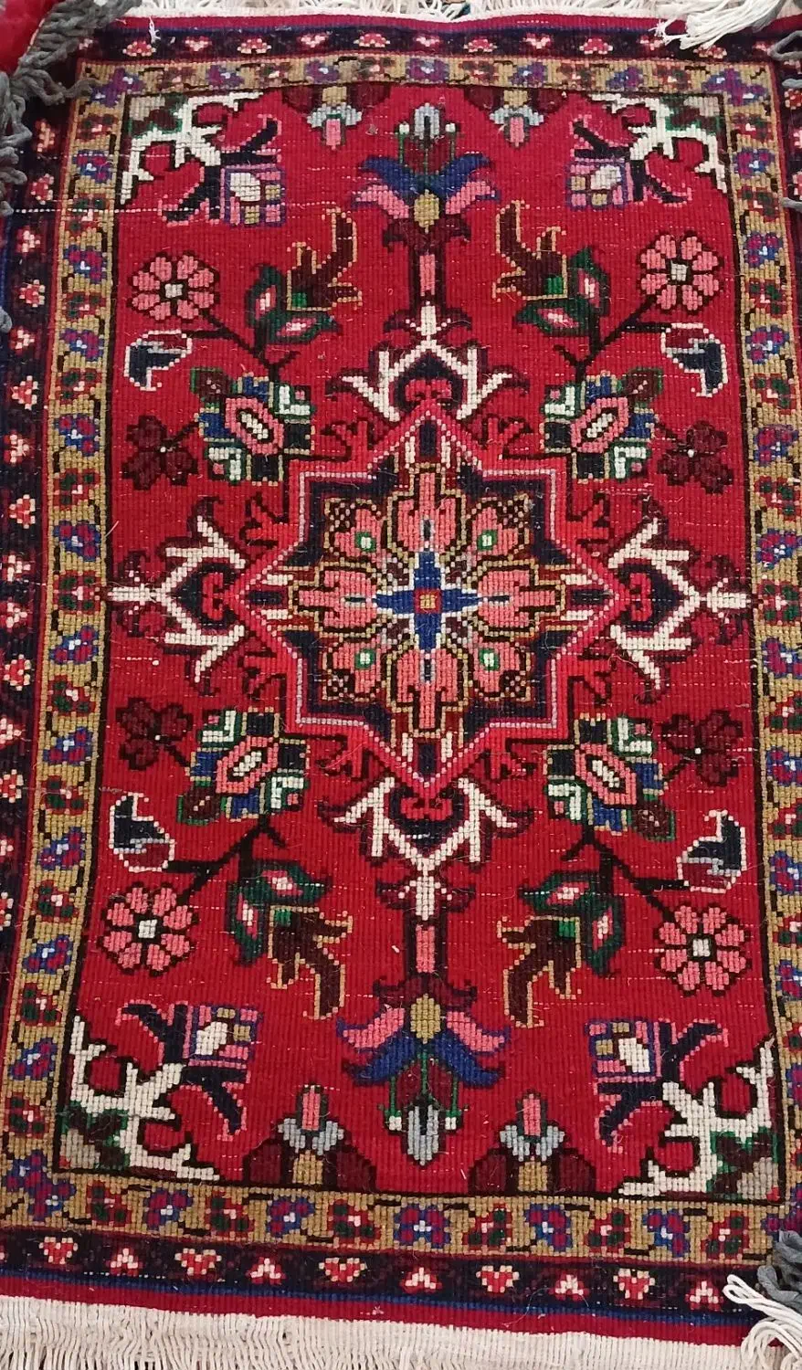 دوتا فرش پادری دست بافت تازه از دارافتاده|پادری|تبریز, |دیوار