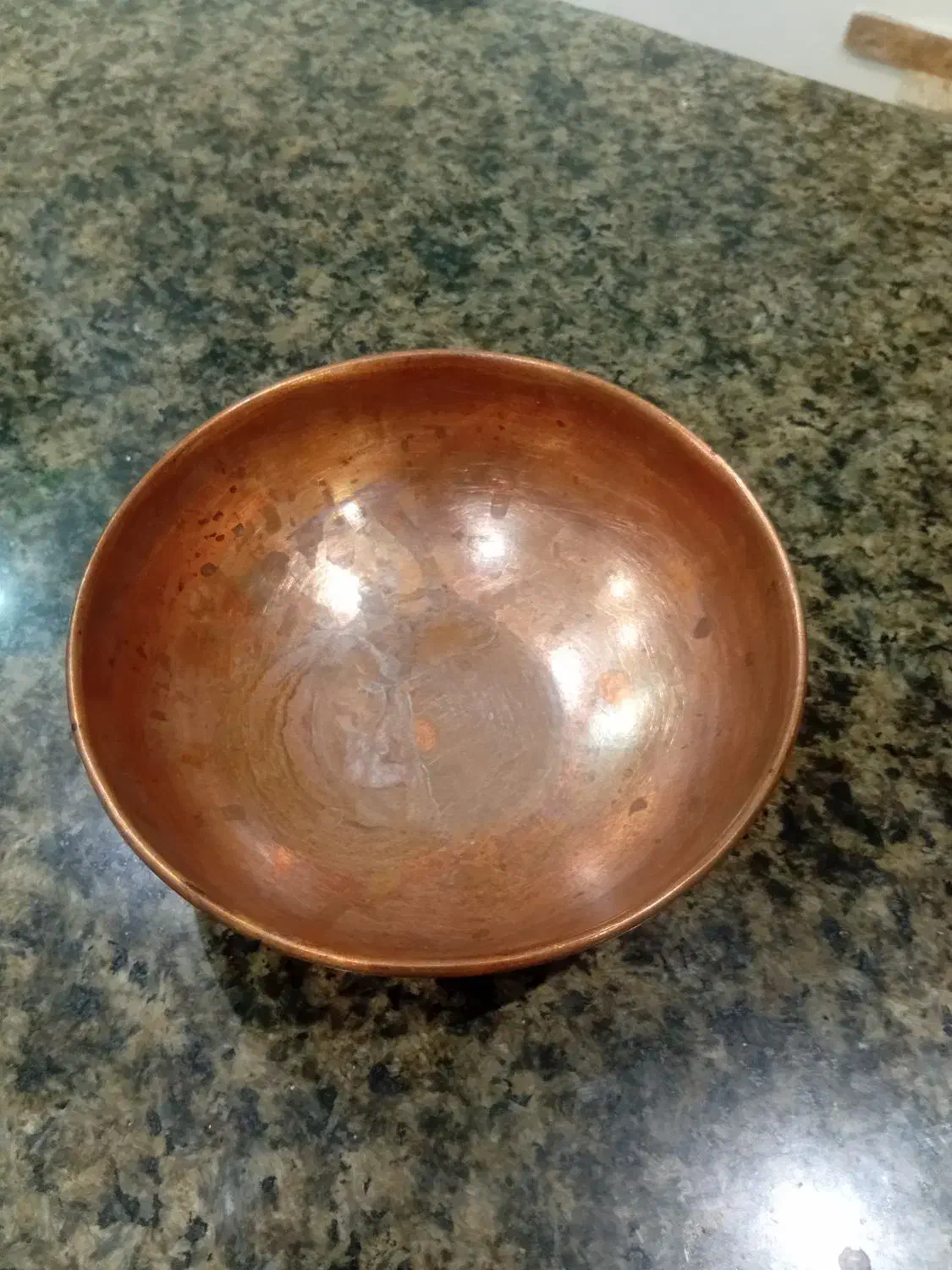 کاسه مسی انتیگ گرد کار بلد|کلکسیون اشیاء عتیقه|اندیشه, اندیشه فاز ۴|دیوار