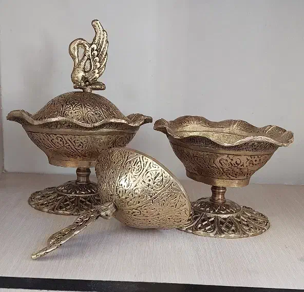 قندان برنز اصل قدیمی تزئینی دکوری|صنایع دستی و سایر لوازم تزئینی|قم, بنیاد|دیوار