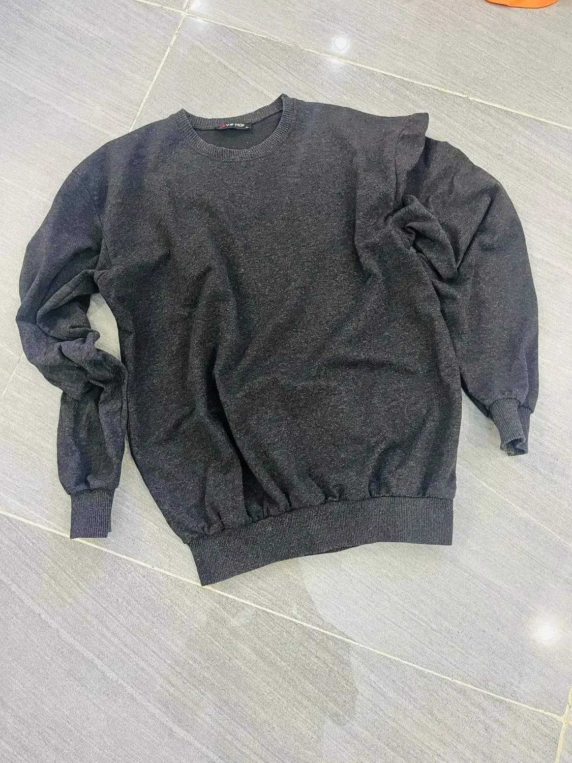 لباس در حد نو|لباس|شاهینشهر, فدک|دیوار