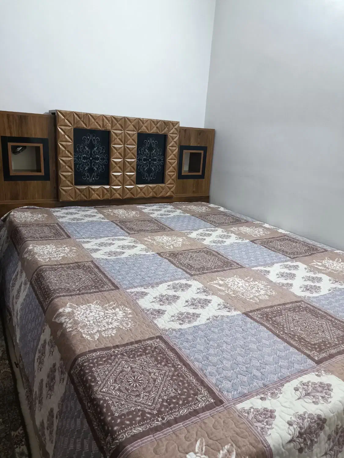 تخت و میز آرایش|تخت و سرویس خواب|آمل, |دیوار