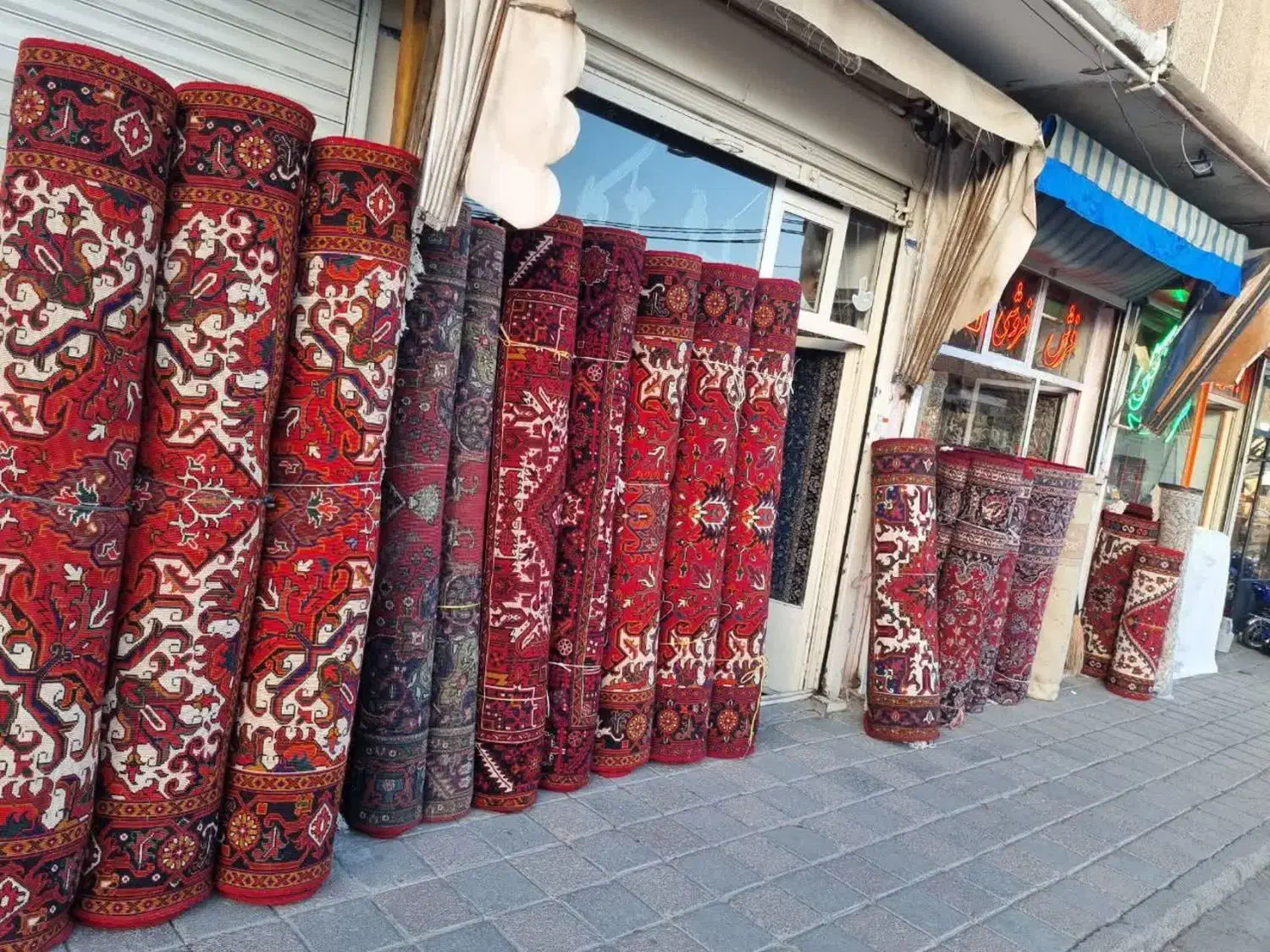 نه تک گل رز بزرگواره|فرش|مراغه, |دیوار