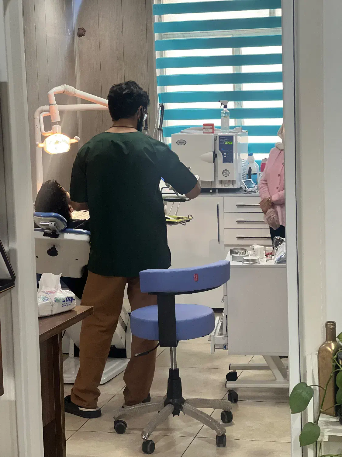 دندانپزشک برای اندو یا ایمپلنت|استخدام درمانی، زیبایی، بهداشتی|تهران, نیلوفر|دیوار