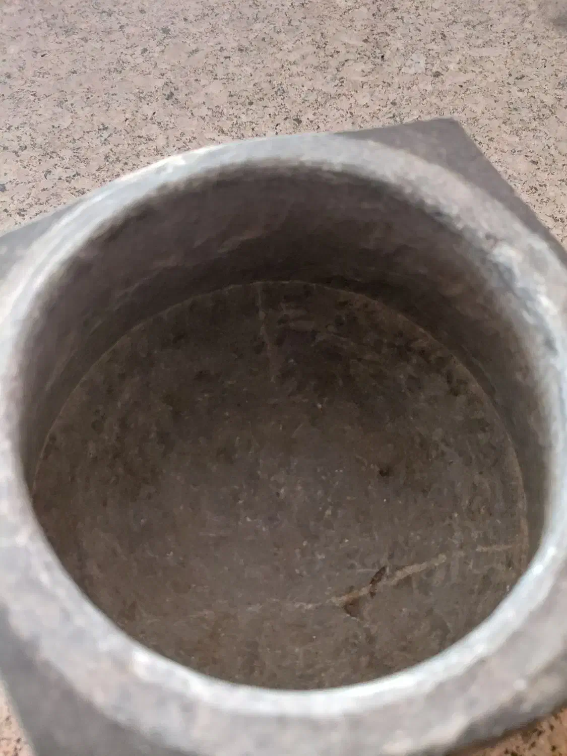 دیگ سنگی قدیمی|ظروف پختوپز|یزد, |دیوار