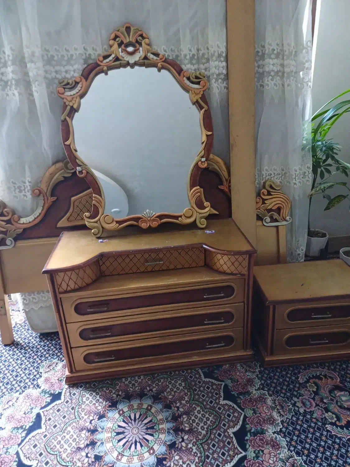 تخت وتشک|تخت و سرویس خواب|بروجرد, |دیوار