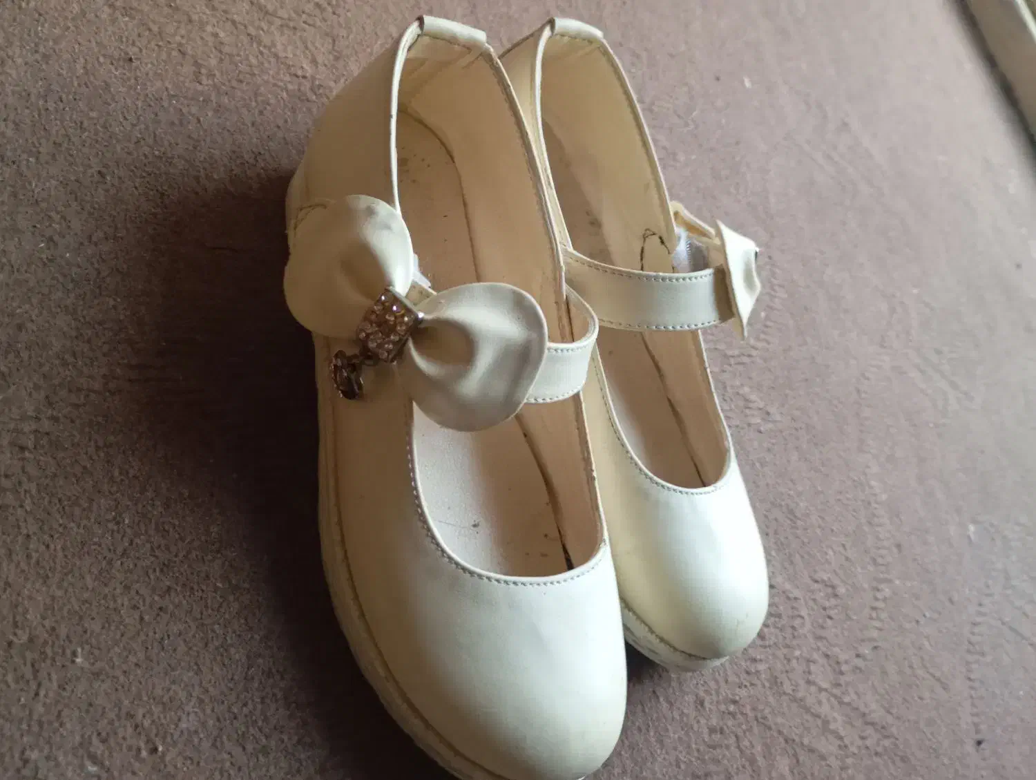 کفش|کیف، کفش، کمربند|رامهرمز, |دیوار