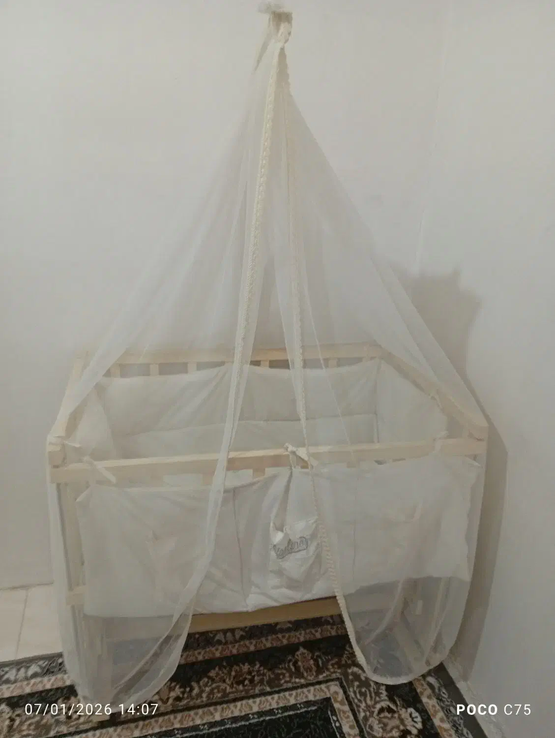 گهواره کنارتخت مادرکرم رنگ|تخت و صندلی بچه|پاکدشت, پاکدشت (مامازند)|دیوار