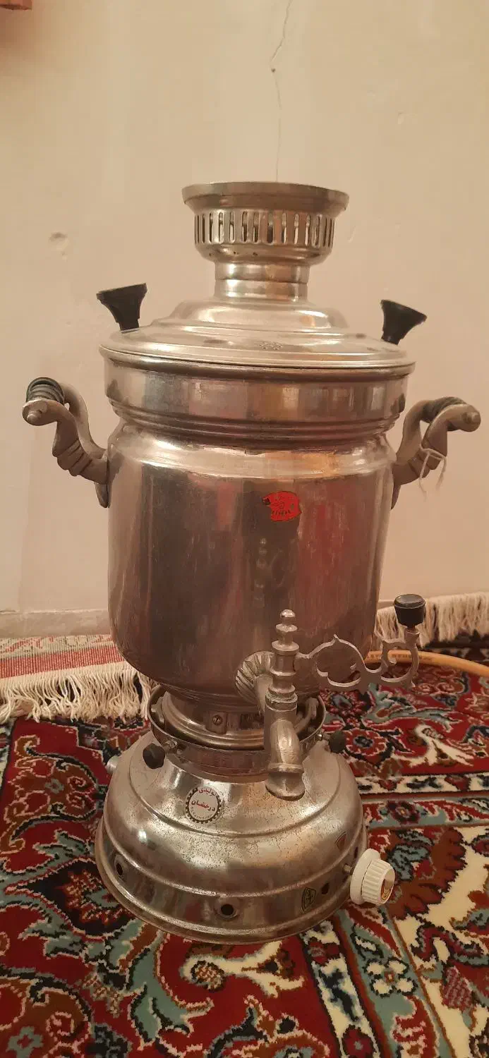 سماور بزرگ درخشان|سماور، چای‌ساز، قهوه‌ساز|کنگاور, |دیوار