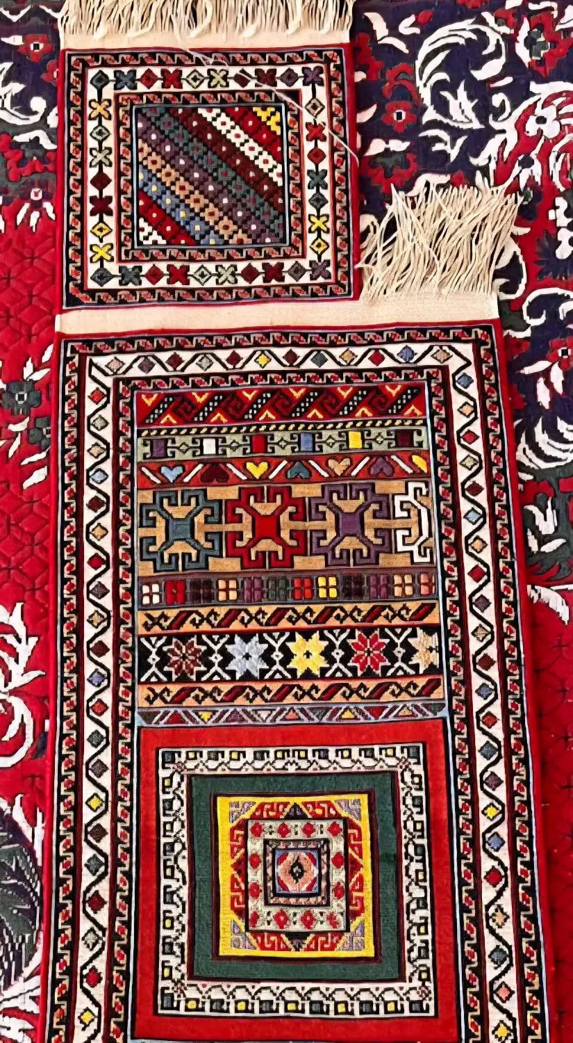 گلیم دست بافت بسیار ظریف وزیبا در ابعاد ۳۰در۹۰|گلیم، جاجیم، گبه|گلستان (کرمان), |دیوار