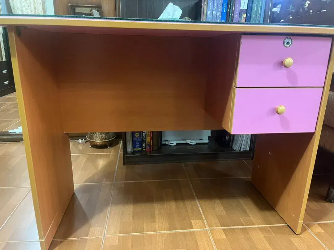 میز تحریر صورتی|میز تحریر و کامپیوتر|کرمان, |دیوار