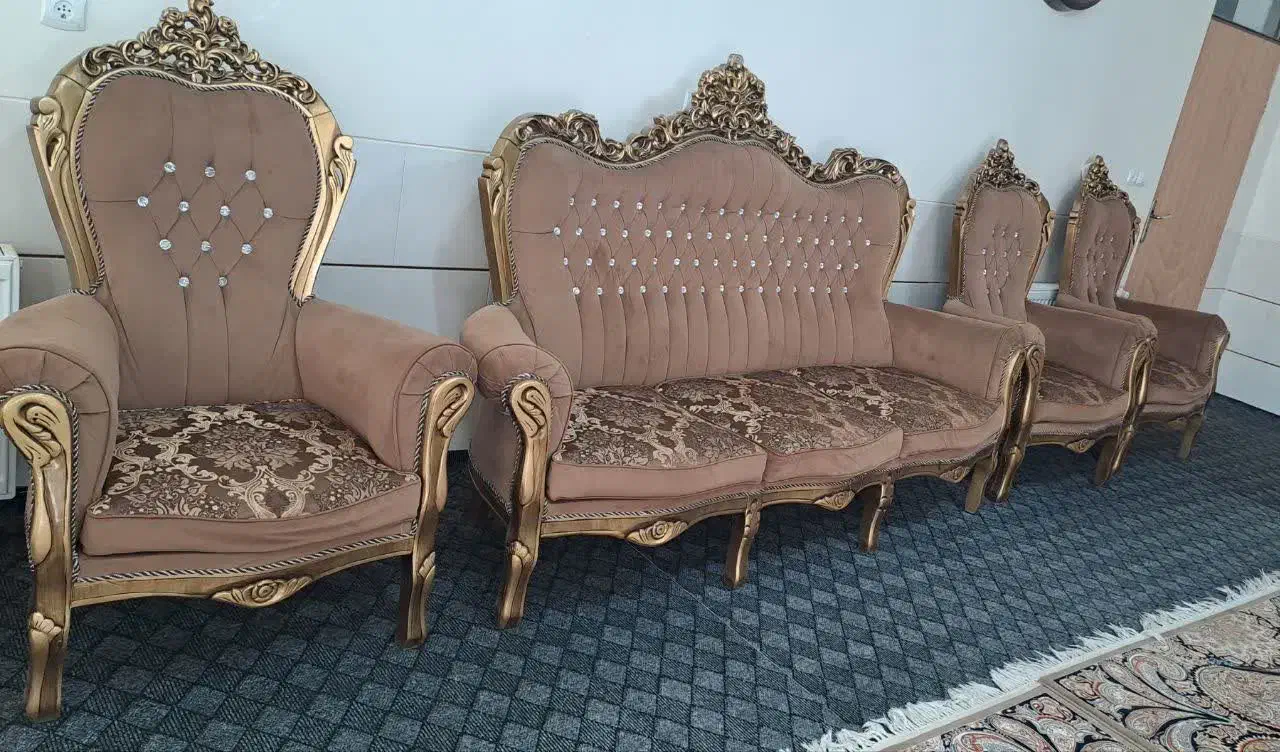 مبل سلطنتی ۹نفره بشرط سالم ۱۴ملیون|مبلمان خانگی و میز عسلی|لنجان, |دیوار