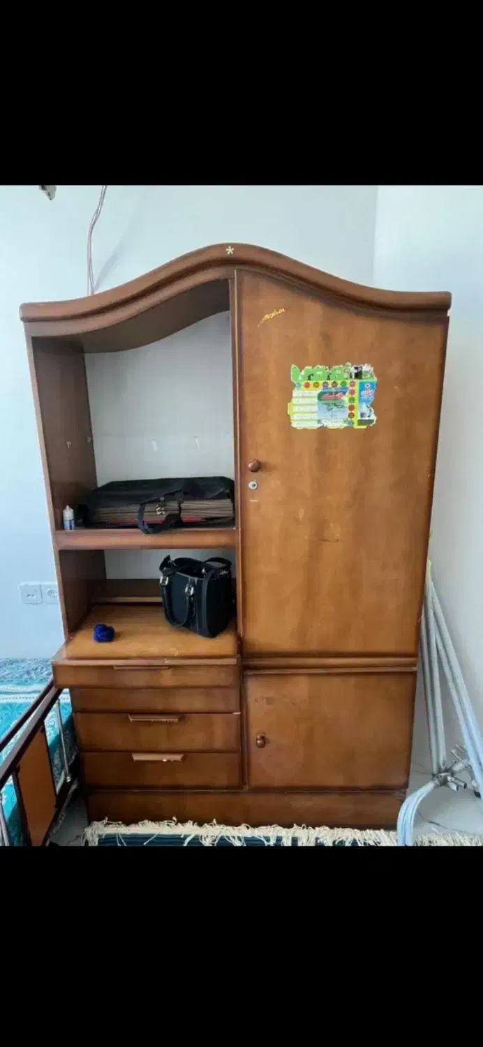 فروش فوری کمد چوبی کشودار کاملا سالم|جاکفشی، کمد، دراور|شیراز, رکنآباد|دیوار