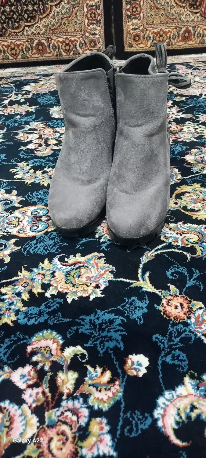 پوتین زمستانی|کفش و لباس بچه|میانه, |دیوار