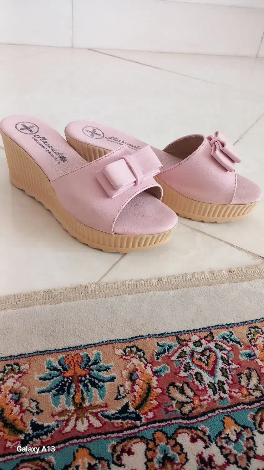 ۲ جفت کفش|کیف، کفش، کمربند|گناباد, |دیوار