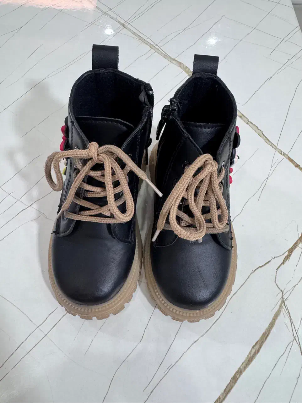 بوت بسیار نو و سالم|کفش و لباس بچه|شهریار, شهرک وائین|دیوار