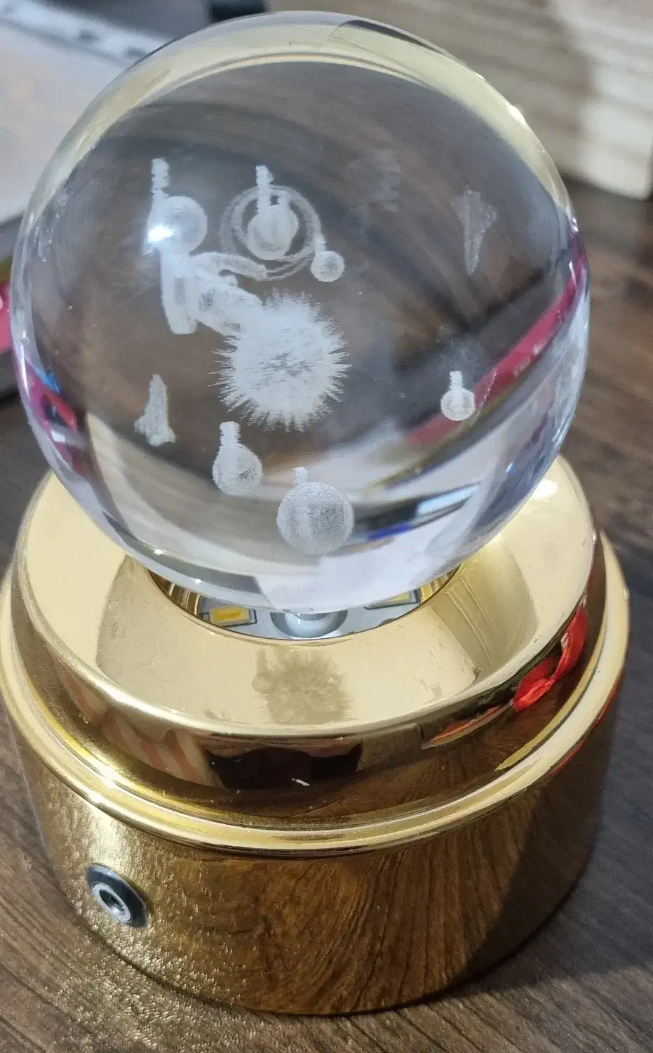 گوی کریستالی ال ای دی|ریسه و چراغ تزئینی|اصفهان, کوی ولی عصر|دیوار