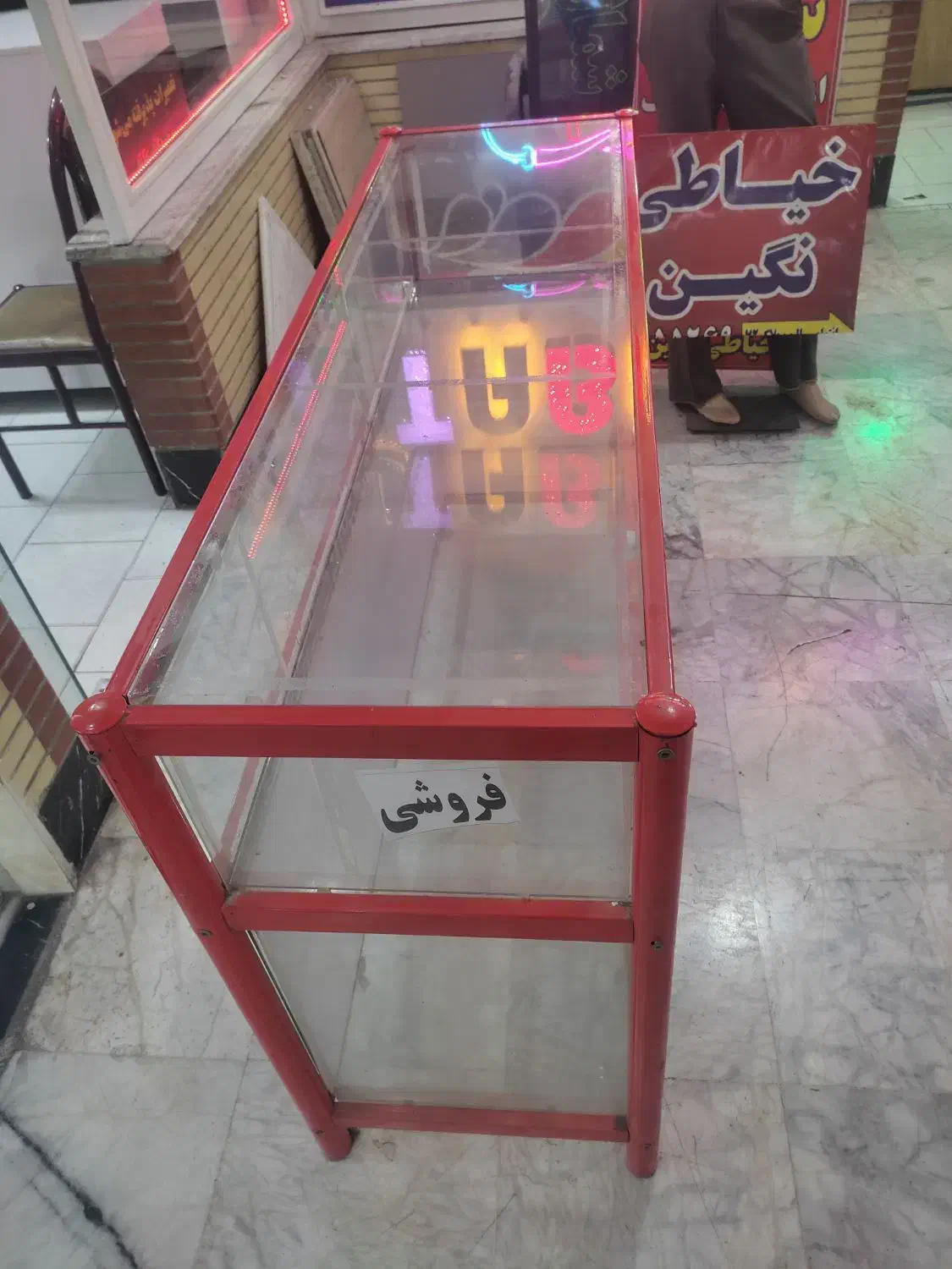 ویترین شیشه ای|بوفه، ویترین، کنسول|اندیشه, اندیشه فاز ۳|دیوار