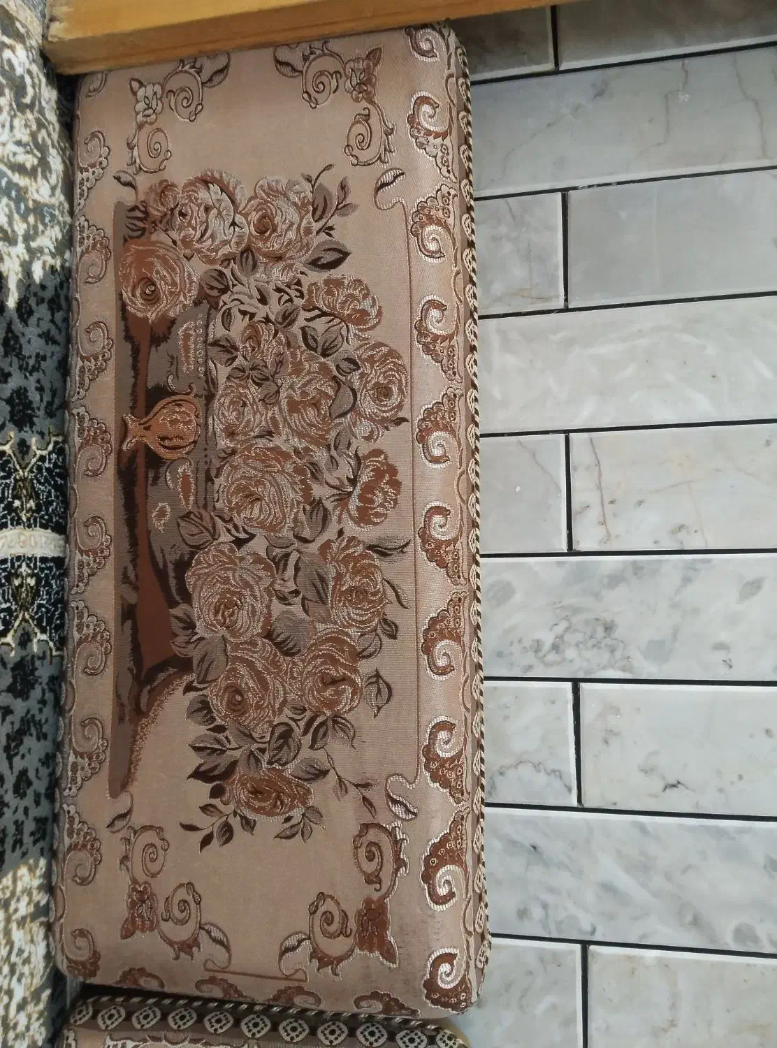 پشتی تمیز سالم|پشتی|خمینیشهر, |دیوار