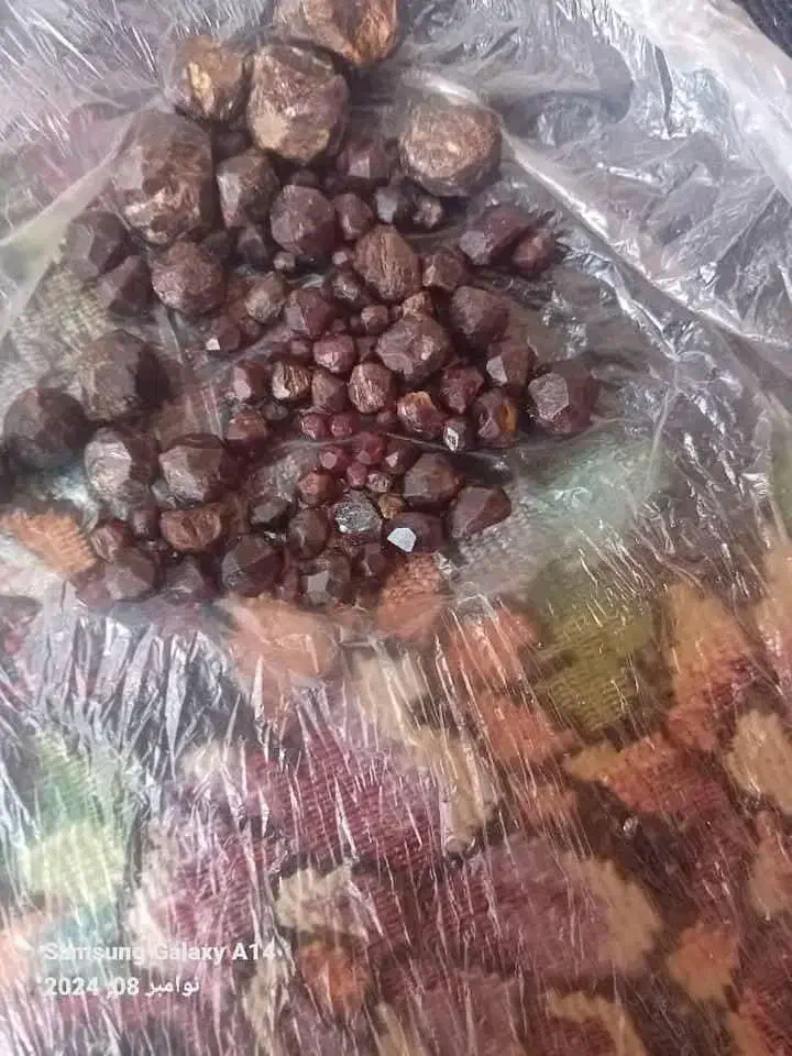 سنگ فروشی کیلویی هرکسی خواست قیمت بده|جواهرات|شیراز, حومه شیراز|دیوار