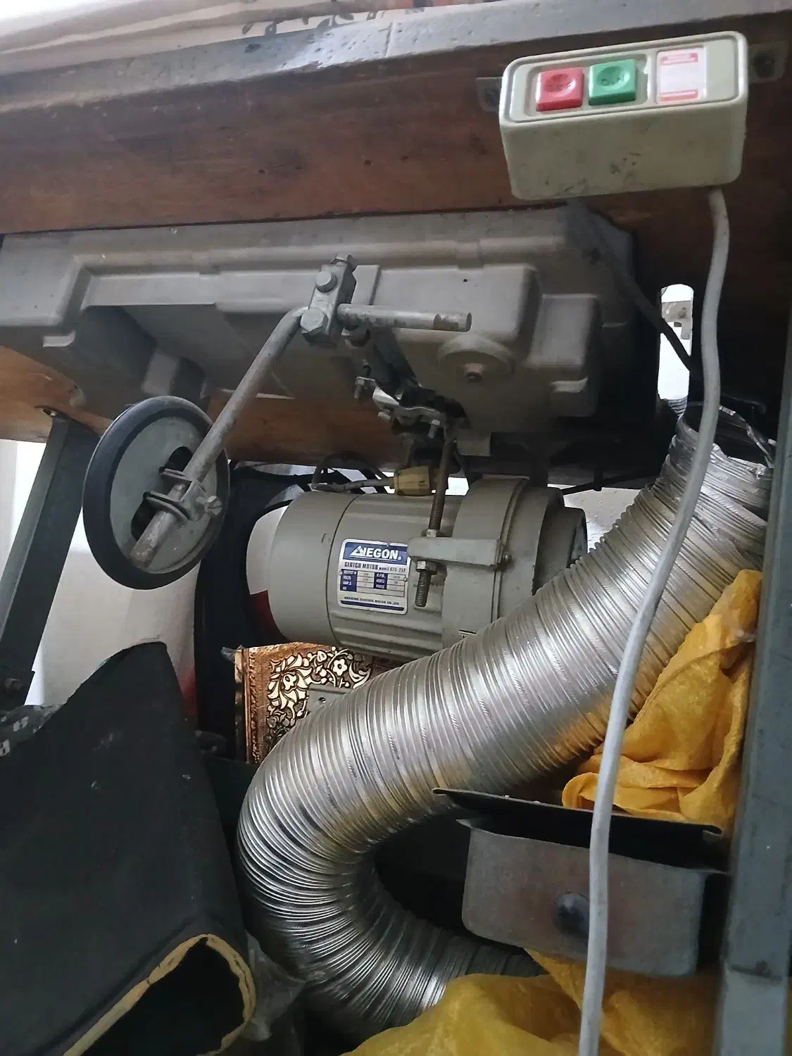 چرخ یه پایه|چرخ خیاطی و ریسندگی|قرچک, زیبا شهر|دیوار