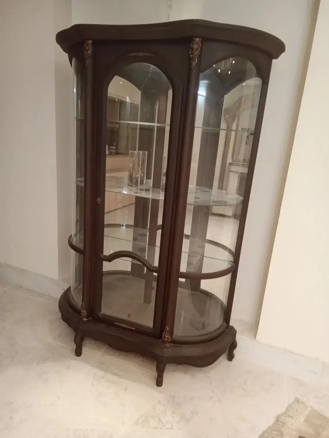 ویترین چوب پشت اینه و لامپ دار نو|بوفه، ویترین، کنسول|قم, بلوار امین و ساحلی|دیوار