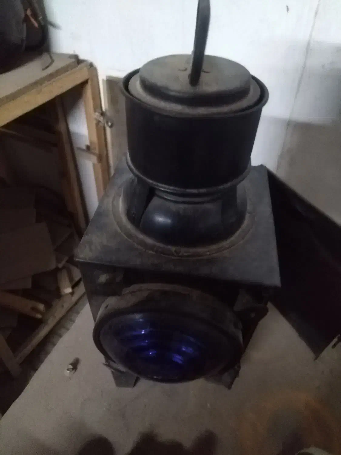 فانوس قدیمی از زمان اول ساخت قطار|کلکسیون اشیاء عتیقه|چالوس, |دیوار