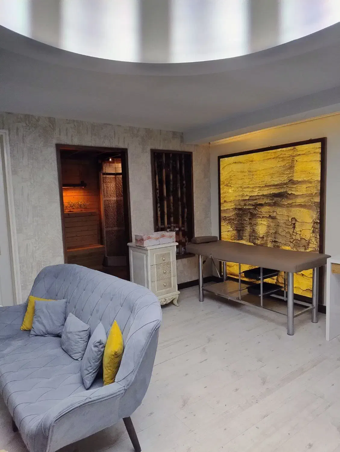 اجاره فضای سالن مناسب کسب کار آنلاین و غیره اتاق|اجارهٔ کوتاه‌مدت دفتر کار و فضای آموزشی|تهران, اقدسیه|دیوار