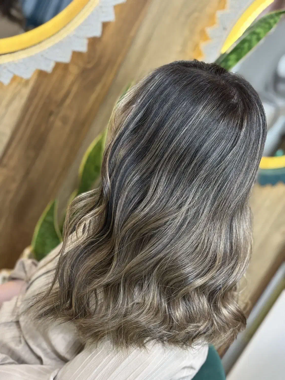 کراتین و رنگ و لایت|خدمات آرایشگری و زیبایی|لاهیجان, خمیر کلایه|دیوار