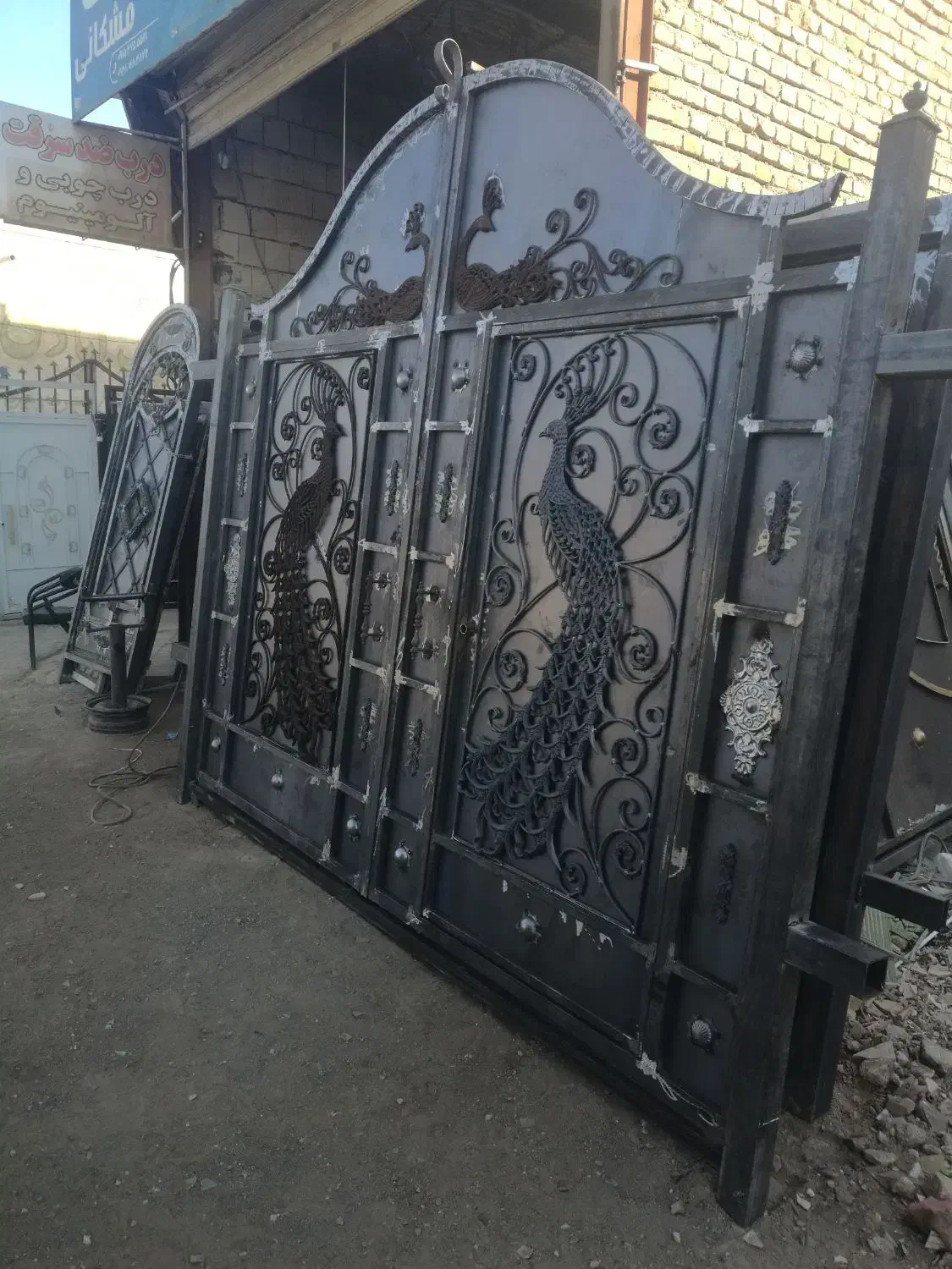 درب فرفژه باغی|مصالح و تجهیزات ساختمان|سبزوار, هفت تیر|دیوار