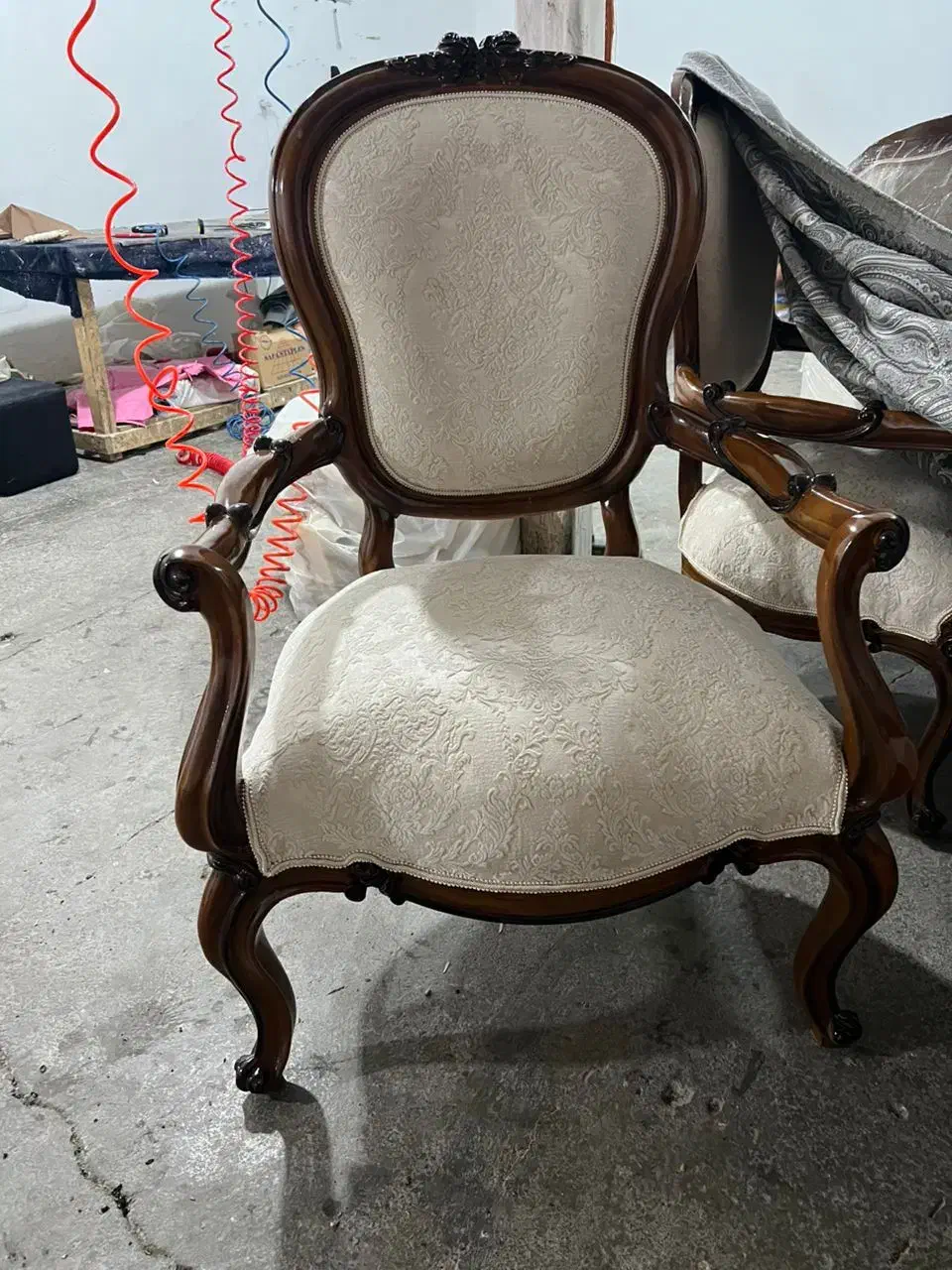 *تعمیرات مبلمان کلاسیک و راحتی*|مبلمان خانگی و میز عسلی|شاندیز, |دیوار