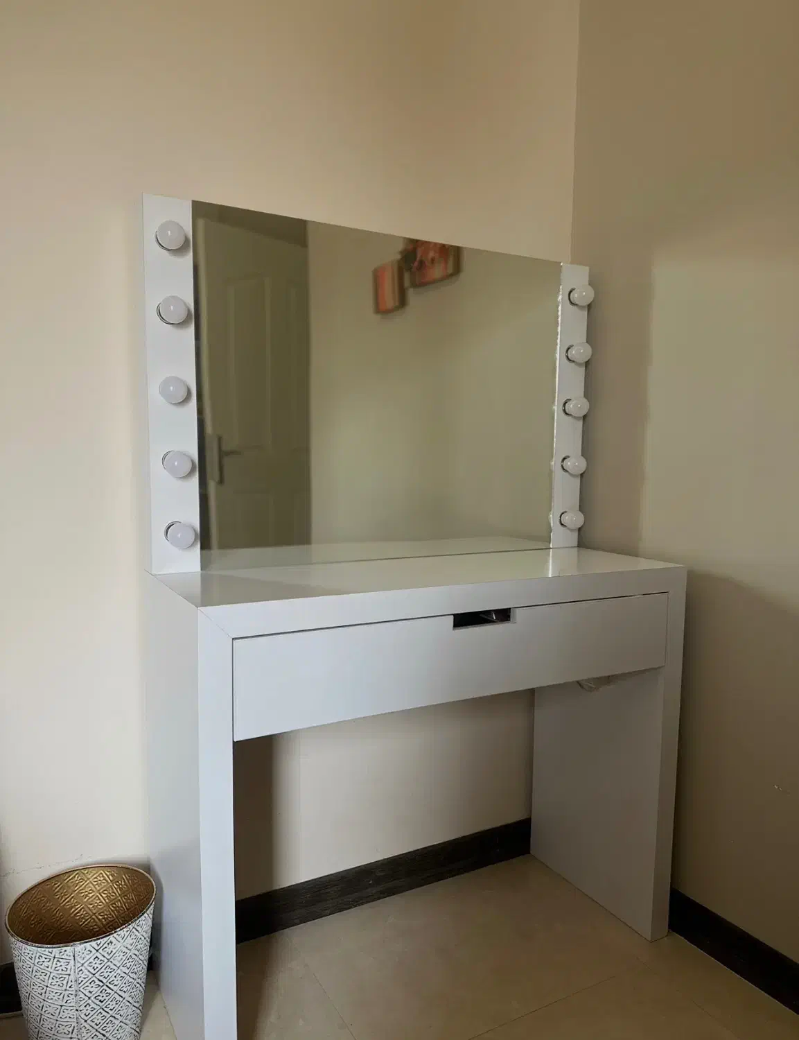 آیینه|آینه|چالوس, |دیوار