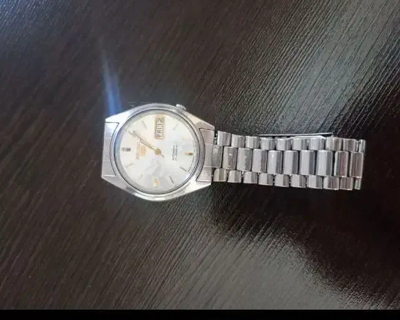 ساعت سیکو ۵|ساعت|قدس, شهر‌قدس|دیوار