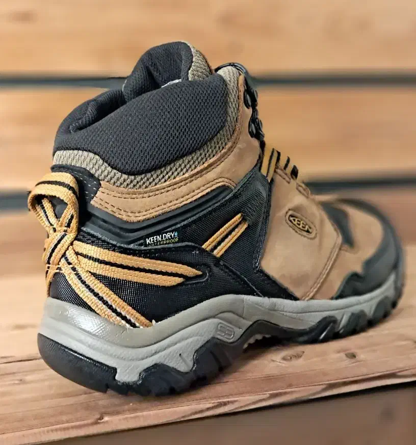 کفش کوهنوردی کین سایز ۴۳ اکبند|کوهنوردی و کمپینگ|تهران, تجریش|دیوار