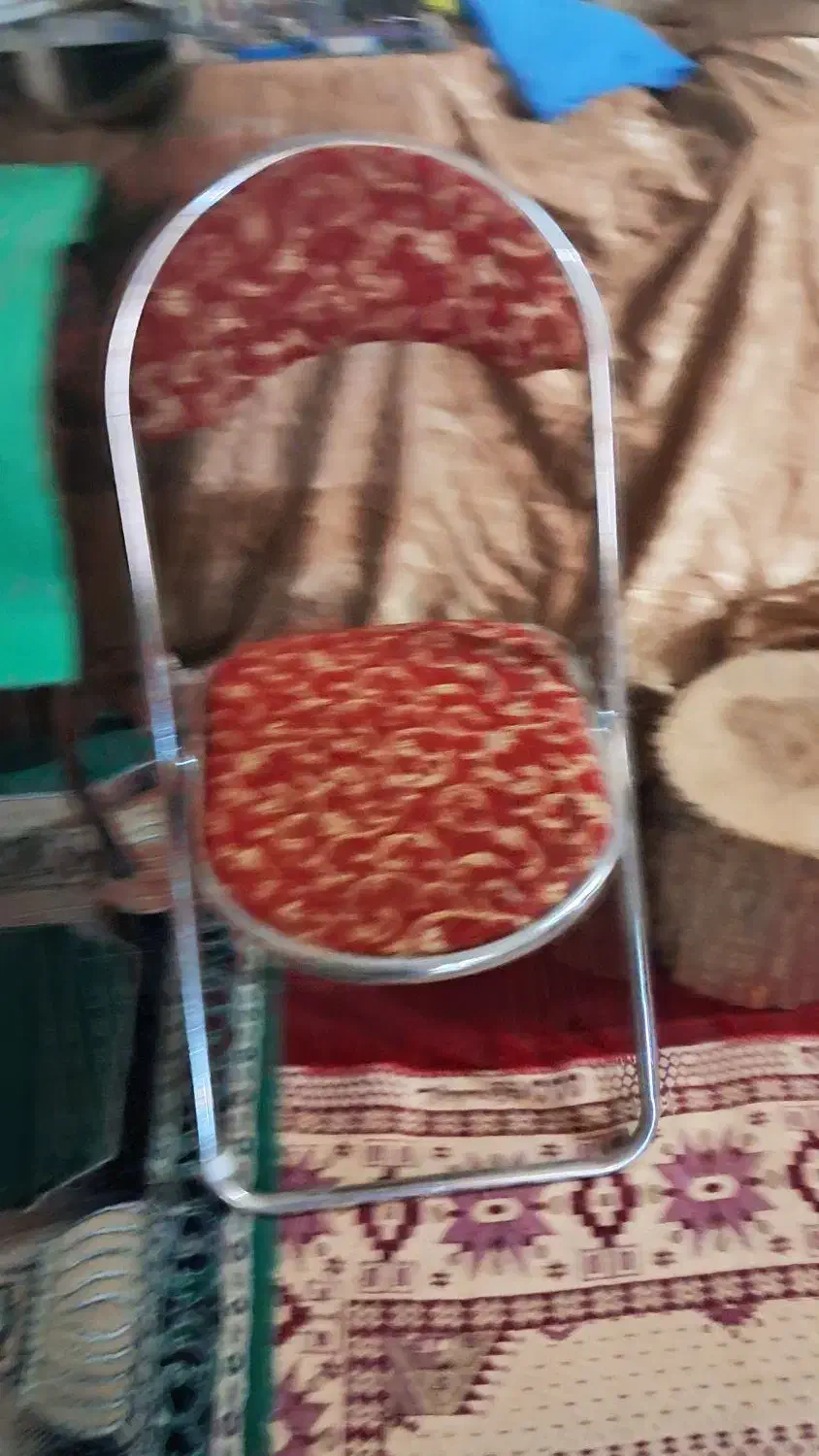 صندلی تاشو فلزی هلالی|میز و صندلی غذاخوری|قم, آذر (نکویی)|دیوار