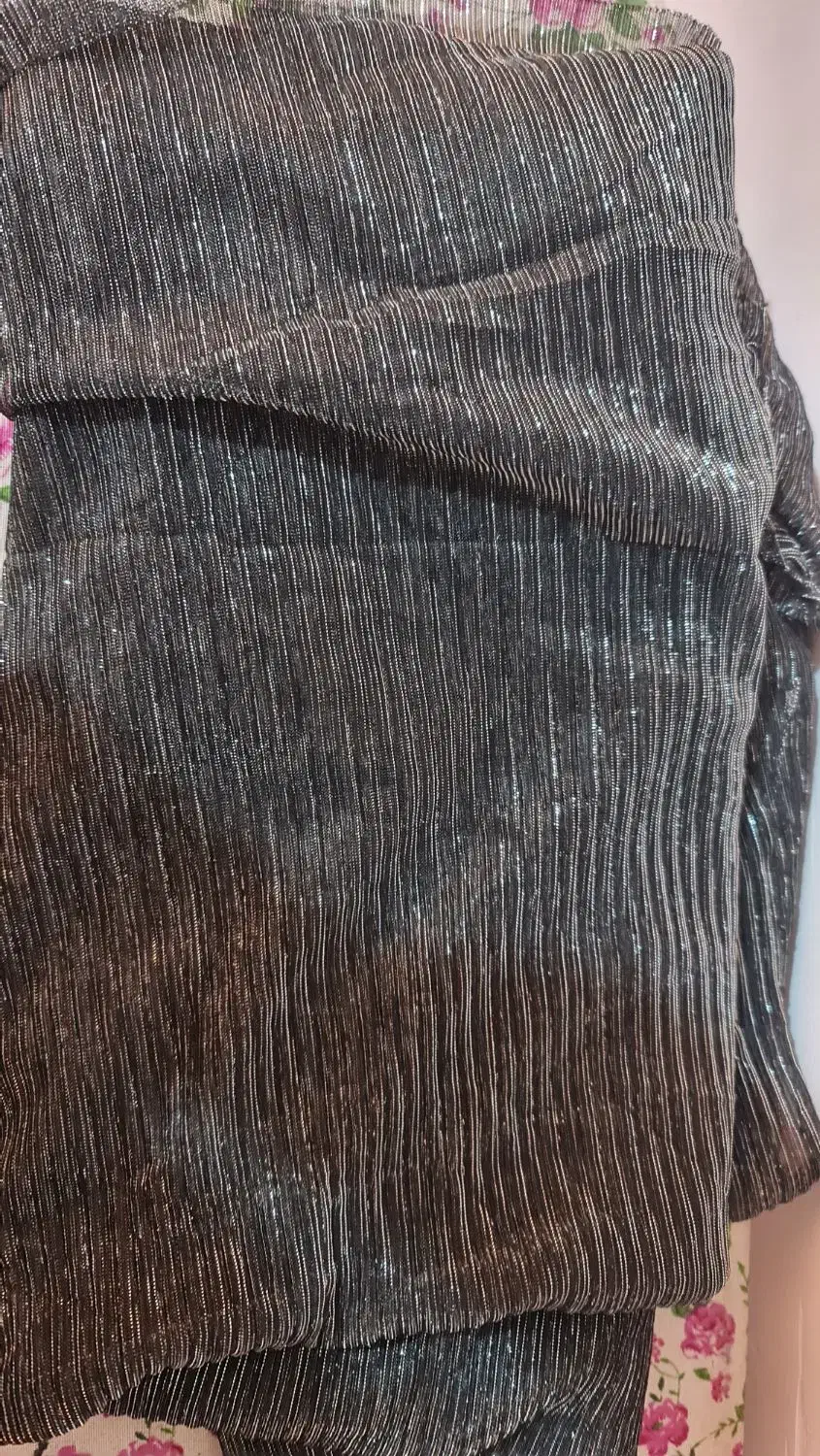 لباس پاییزه|لباس|صدرا-فارس, فاز ۱|دیوار