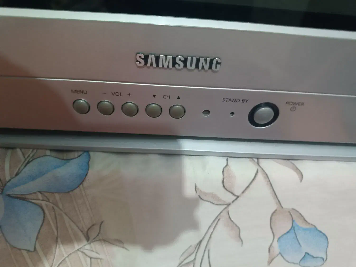 تلوزیون و دی.وی.دی سالم|تلویزیون و پروژکتور|اسلام‌شهر, شهرک قائمیه|دیوار