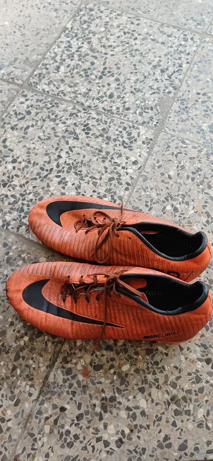 کفش ورزشی میخی|کیف، کفش، کمربند|شاهین‌شهر, فردوسی|دیوار