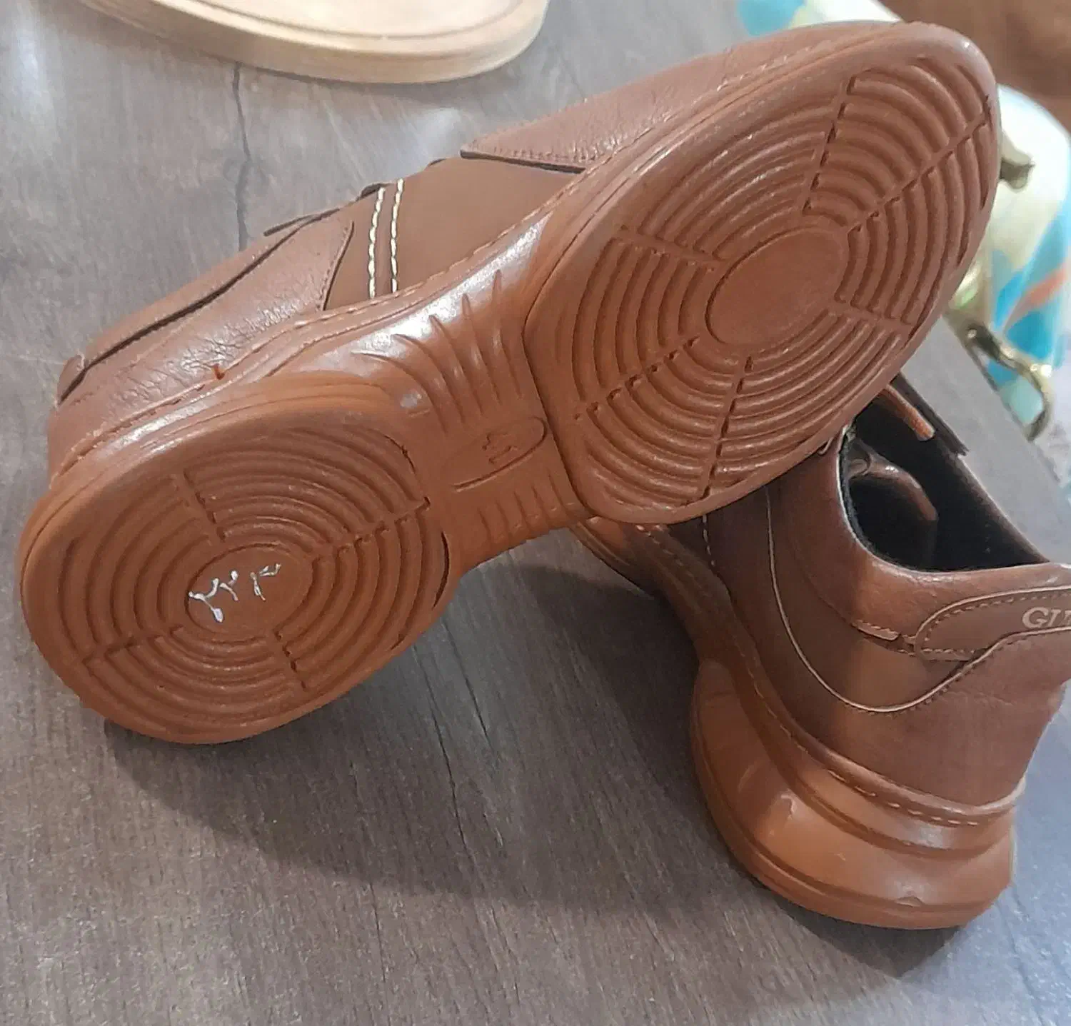 کفش کتونی چرم|کیف، کفش، کمربند|صفادشت, |دیوار