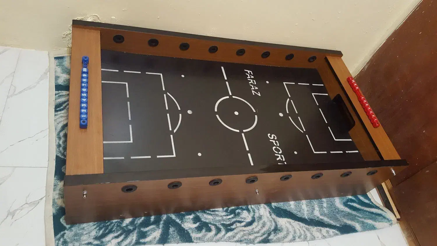 یک عدد فوتبال دستی تمیز در حد نو با پایه بلند|تجهیزات ورزشی|بومهن, |دیوار