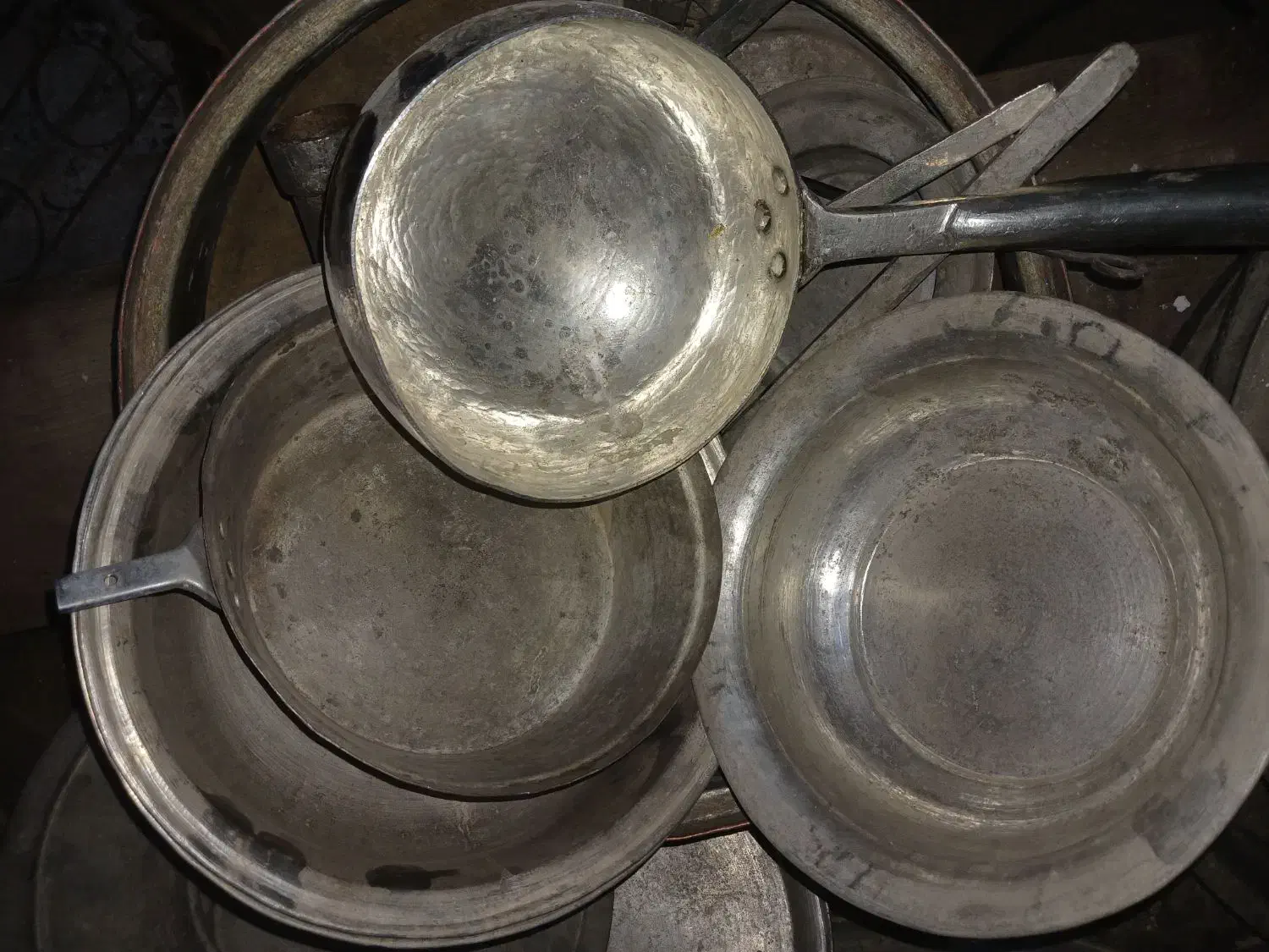 ظروف مسی|کلکسیون اشیاء عتیقه|یزد, |دیوار