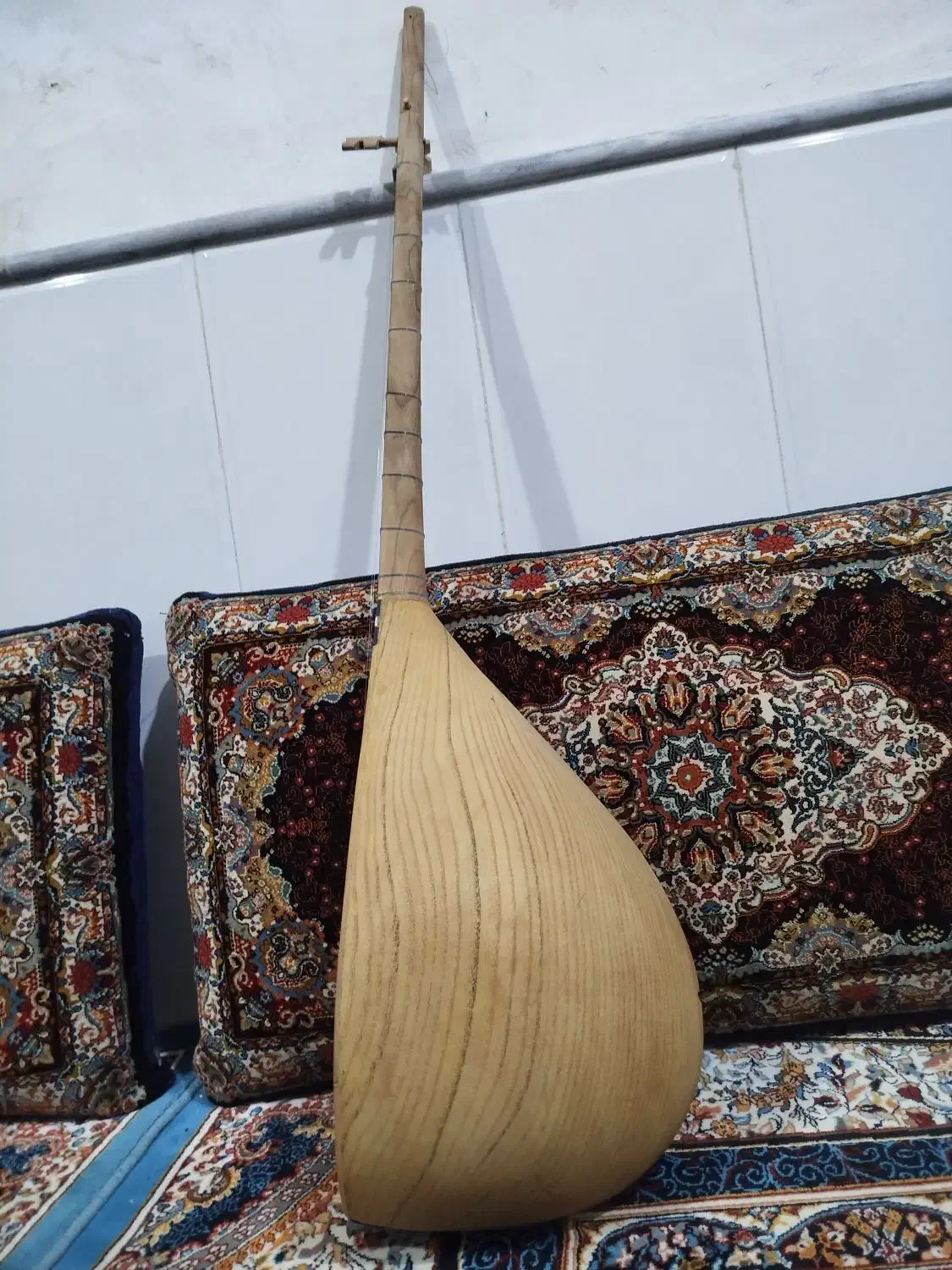 دوتار کاسه بزرگ خوش خوان|سازهای سنتی|خواف, |دیوار