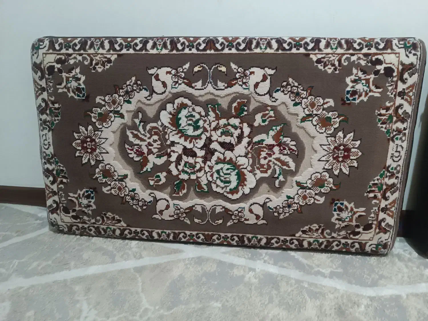 پشتی|پشتی|کرج, پیشاهنگی|دیوار